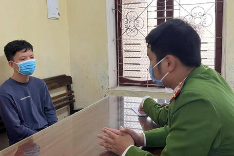 Cơ quan điều tra lấy lời khai của Thắng.