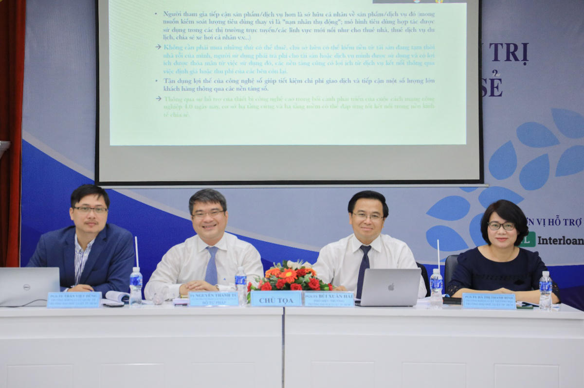 Ban chủ tọa hội thảo bao gồm (từ trái sang): PGS.TS Trần Việt Dũng, TS Nguyễn Thanh Tú, PGS.TS Hà Thị Thanh Bình, PGS.TS Bùi Xuân Hải.