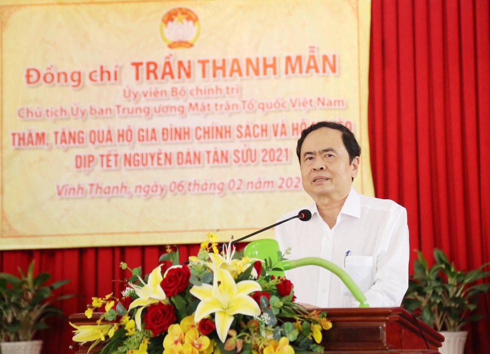 Chủ tịch Trần Thanh Mẫn phát biểu tại buổi trao quà.