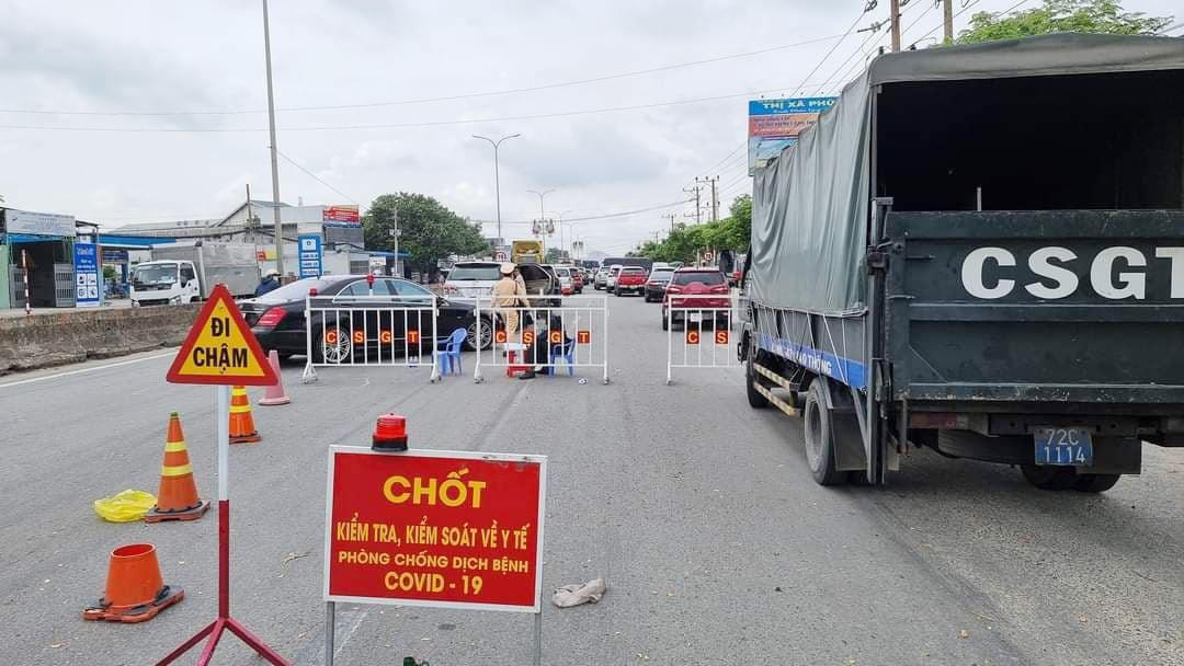 Tắc nghẽn giao thông cục bộ tại Chốt kiểm soát dịch bệnh Covid-19 Quốc lộ 51, TX Phú Mỹ, tỉnh BR-VT.