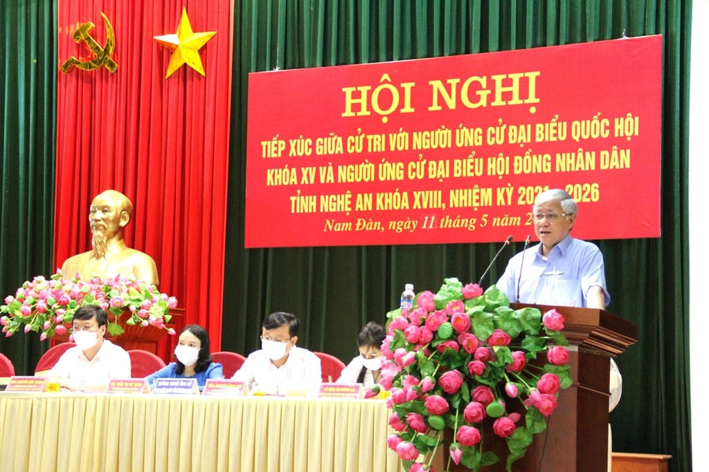 Bí thư Trung ương Đảng, Chủ tịch UBTƯ MTTQ Việt Nam Đỗ Văn Chiến trình bày chương trình hành động trước cử tri.