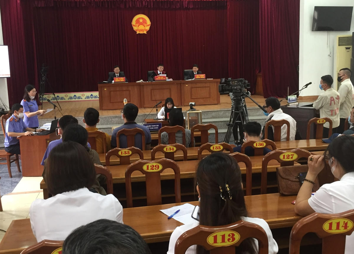 Quảng cảnh phiên tòa