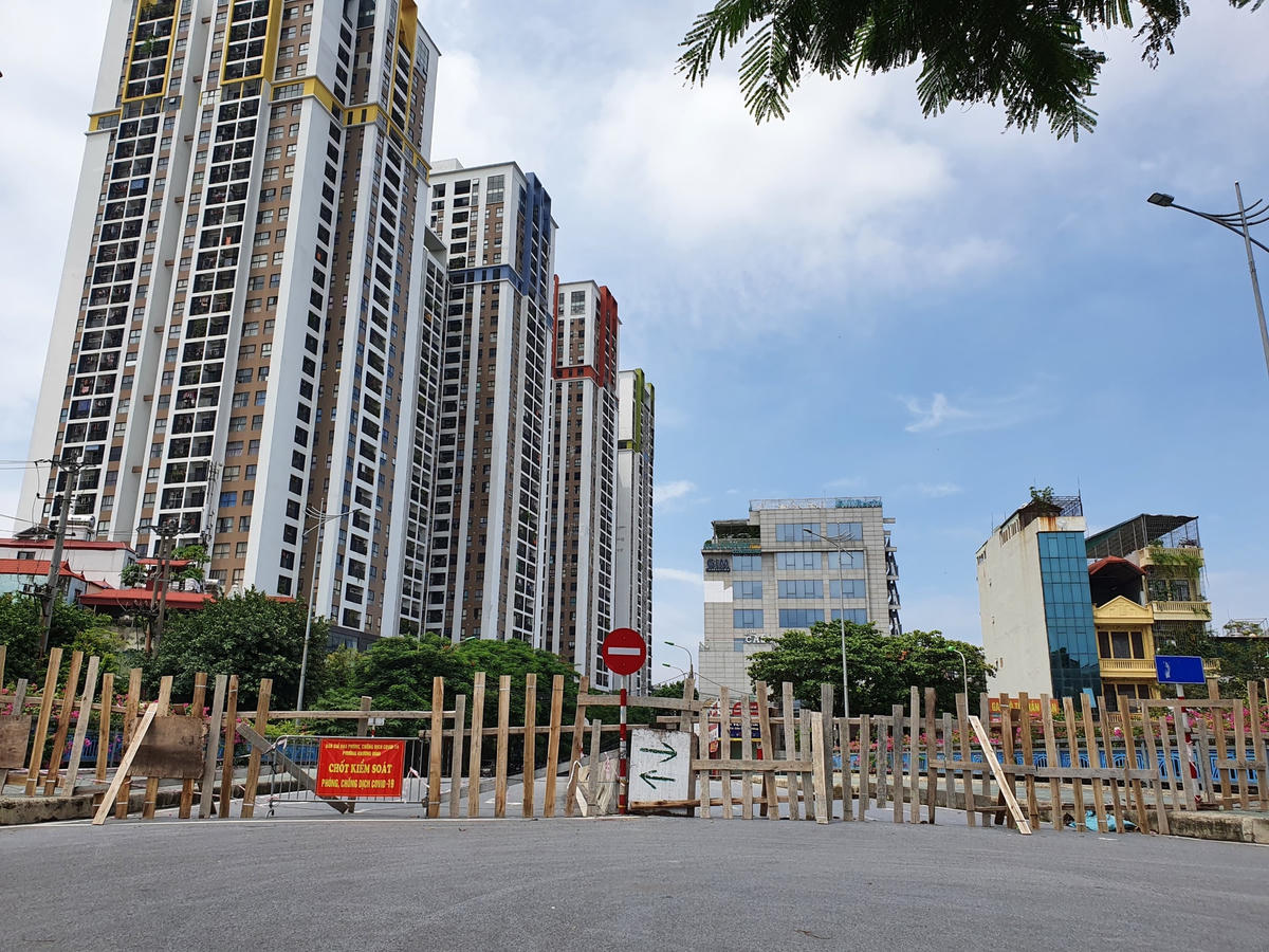 Hà Nội: Nhiều tuyến phố thành ngõ cụt, siết chặt việc đi đường của người dân