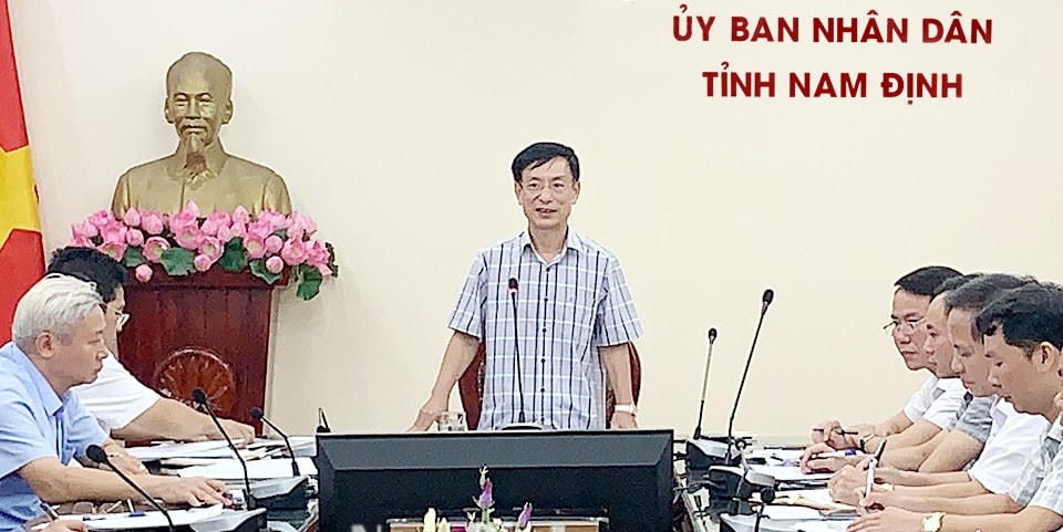 Ông Phạm Đình Nghị, Chủ tịch UBND tỉnh Nam Định chỉ đạo tại hội nghị.