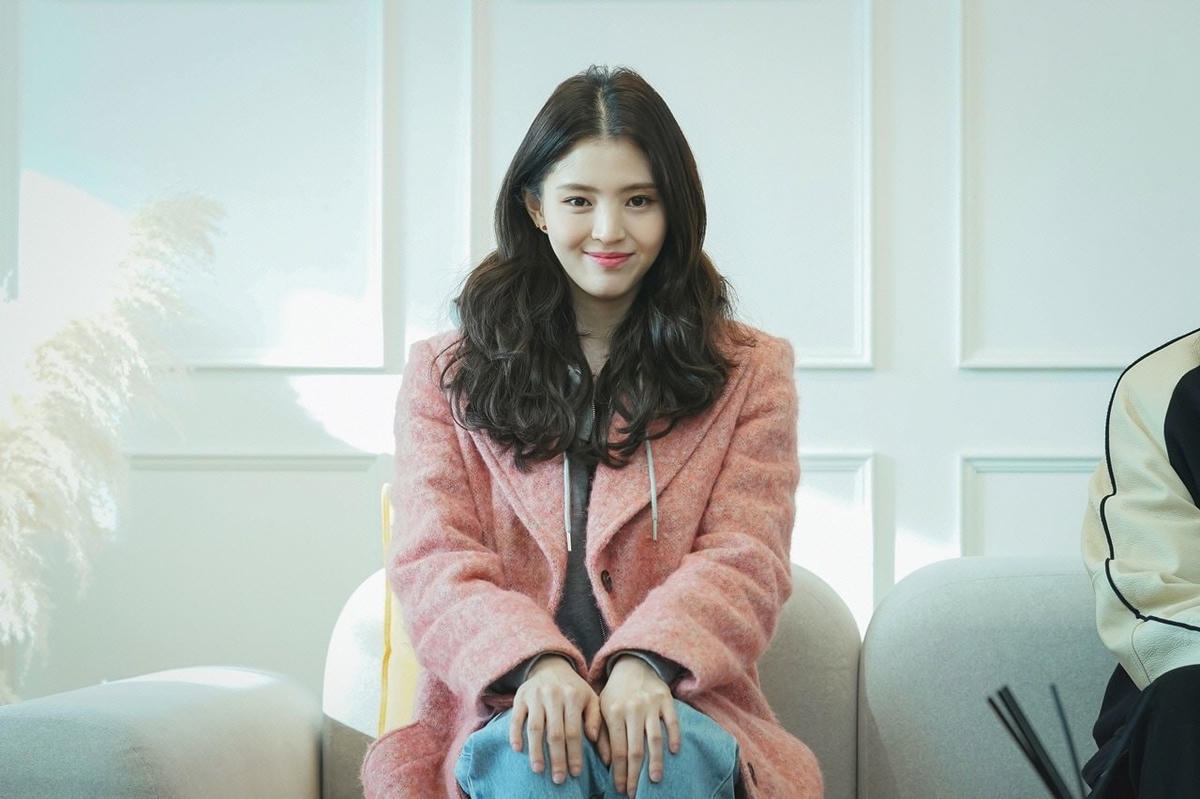 Ở Lee Eun Soo khán giả nhận thấy một vẻ ngoài ấm áp nhưng cũng không kém phần mộng mơ. 