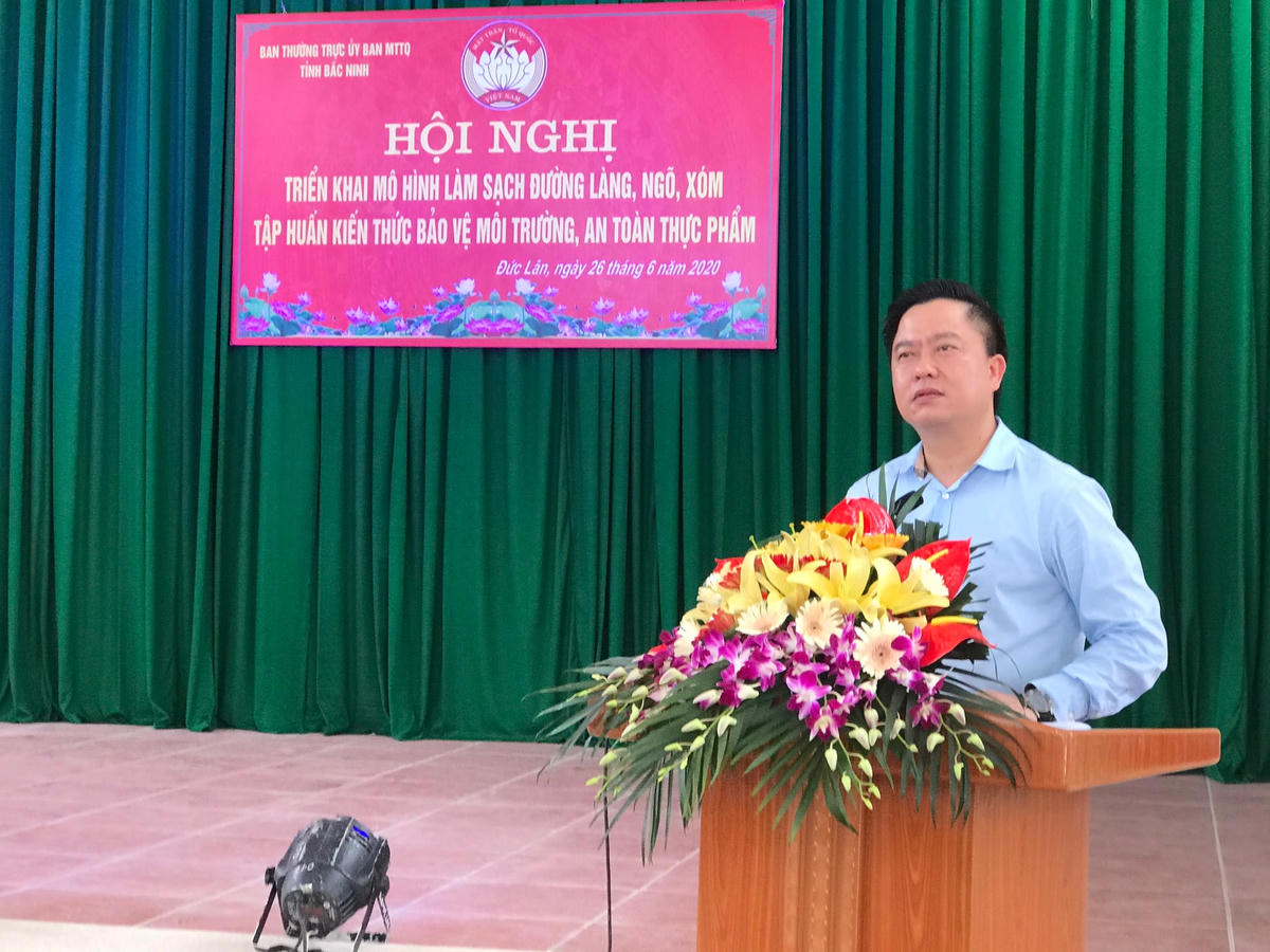 Ông Vũ Hùng, Phó Chủ tịch Ủy ban MTTQ Việt Nam tỉnh Bắc Ninh phát biểu tại hội nghị.