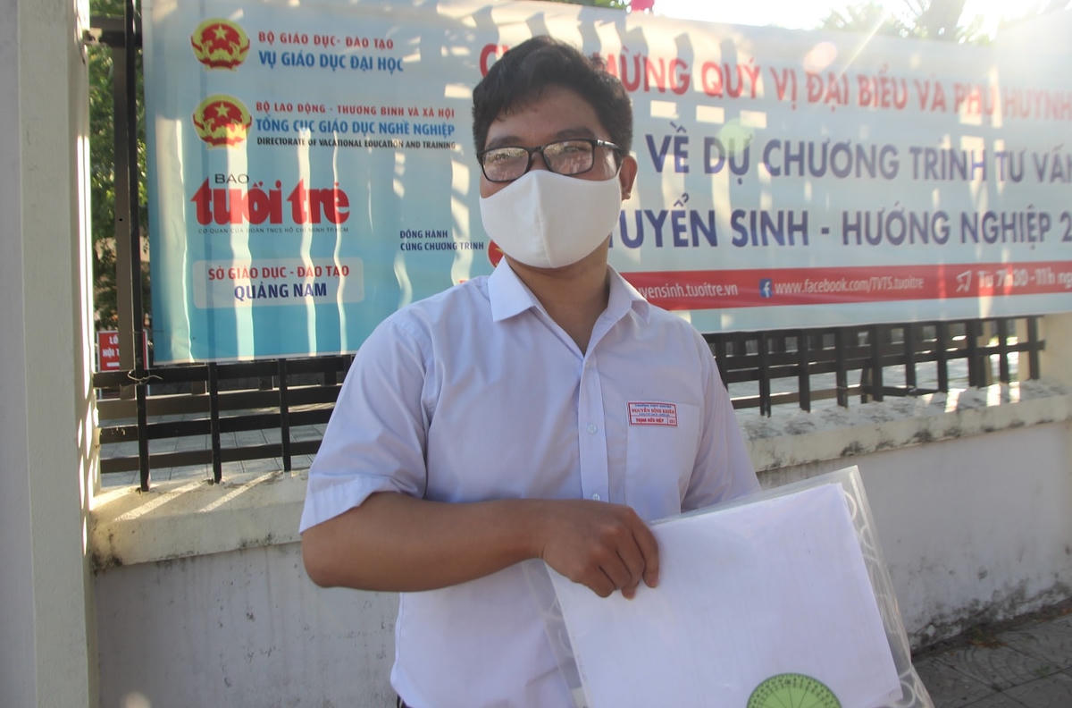 Em Trịnh Hữu Hiệp chia sẻ đề thi môn Toán đợt 2.