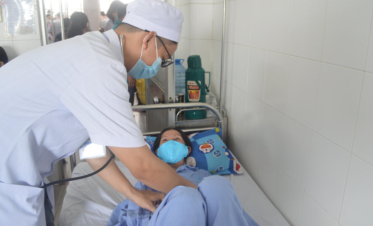 Cụ bà hiện đã ổn định dần sức khoẻ, thở tốt, không còn đau họng. 