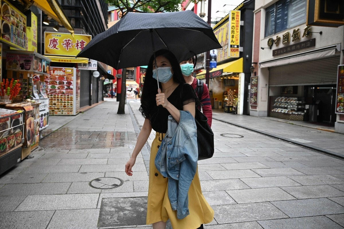 Trên đường phố Tokyo (Nhật Bản).  