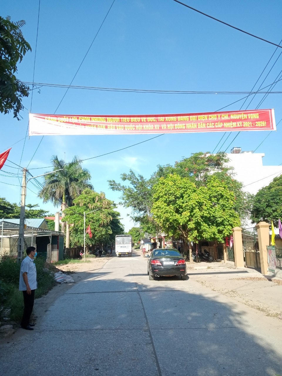 Được dỡ bỏ lệnh phong tỏa, nhân dân xã Tân Châu đã trở lại cuộc sống bình thường nhưng vẫn đảm bảo công tác phòng, chống dịch Covid-19.
