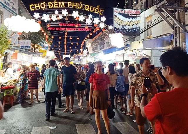 Hiện Phú Quốc là một trong những địa điểm thu hút lượng khách nội địa đến tham quan rất đông. Vì thế, địa phương đang khẩn trương thực hiện các biện pháp phòng, chống dịch Covid-19 theo tình hình mới mà Ban chỉ đạo quốc gia về phòng chống dịch Covid-19 đã thông báo  