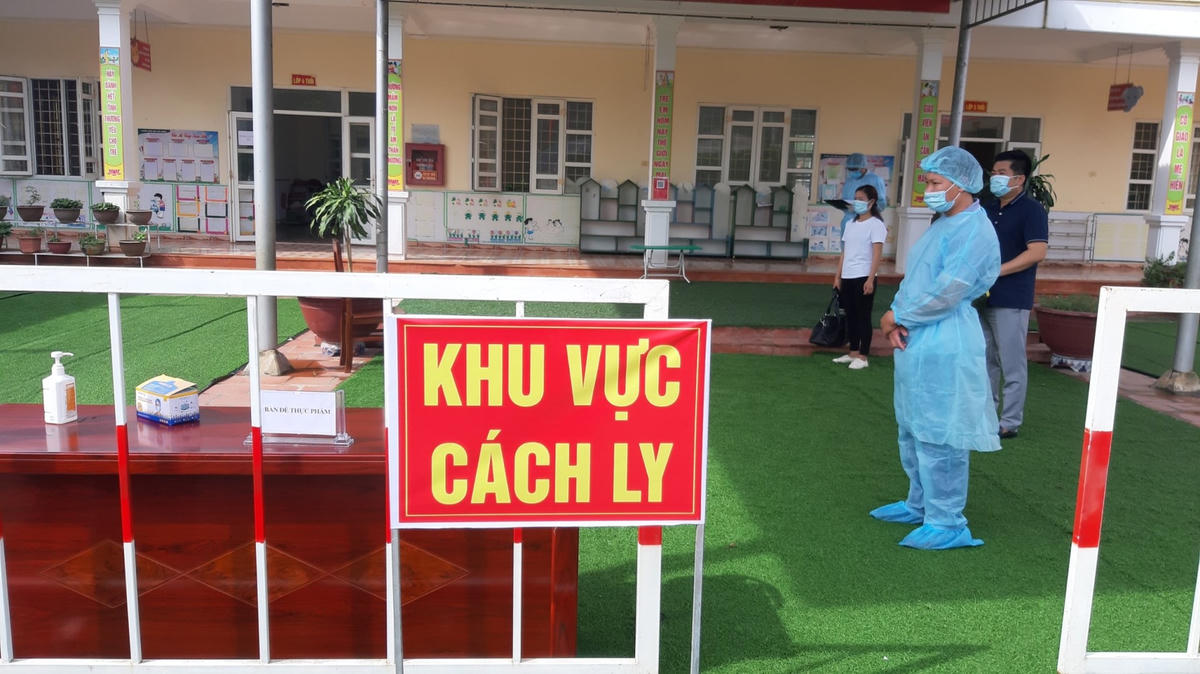 Khu cách ly được kiểm soát nghiêm ngặt, đảm bảo các quy định về phòng chống dịch và hướng dẫn, chăm sóc chu đáo cho người được cách ly.