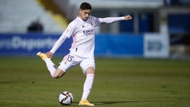 Trong hiệp 2, Real Madrid vẫn là những người chơi ép sân hơn và tạo ra nhiều cơ hội, nhưng các chân sút chơi quá vô duyên.