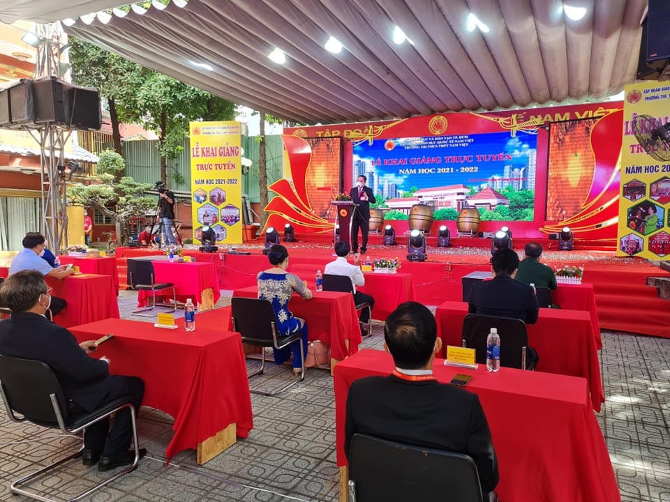 Lễ khai giảng trực tuyến của trường Nam Việt.