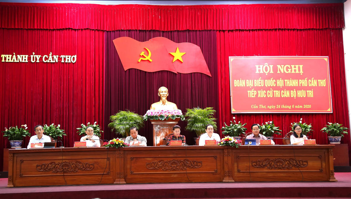 Đoàn đại biểu Quốc hội đơn vị TP Cần Thơ tiếp xúc cử tri.