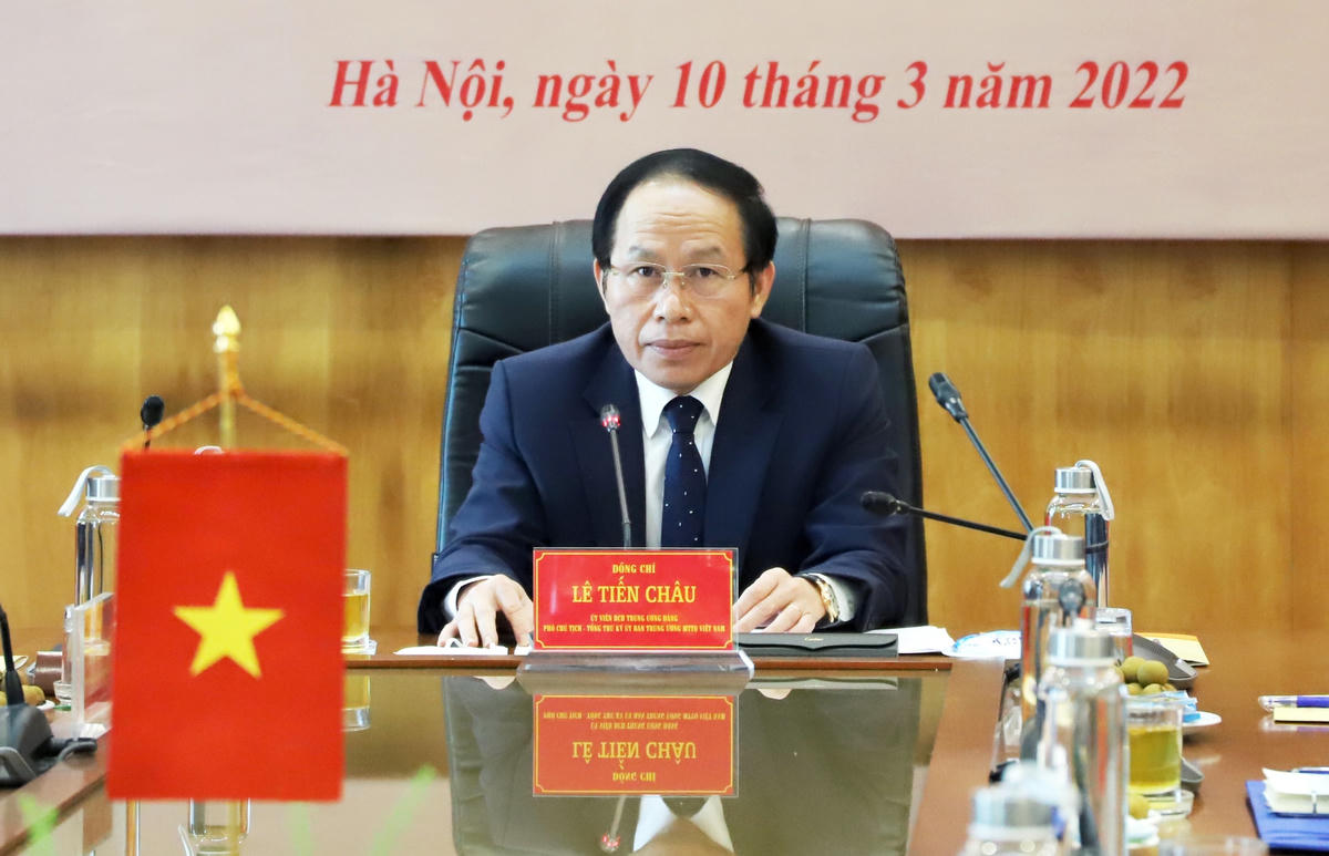 Phó Chủ tịch - Tổng Thư ký UBTƯ MTTQ Việt Nam Lê Tiến Châu phát biểu tại Hội nghị.