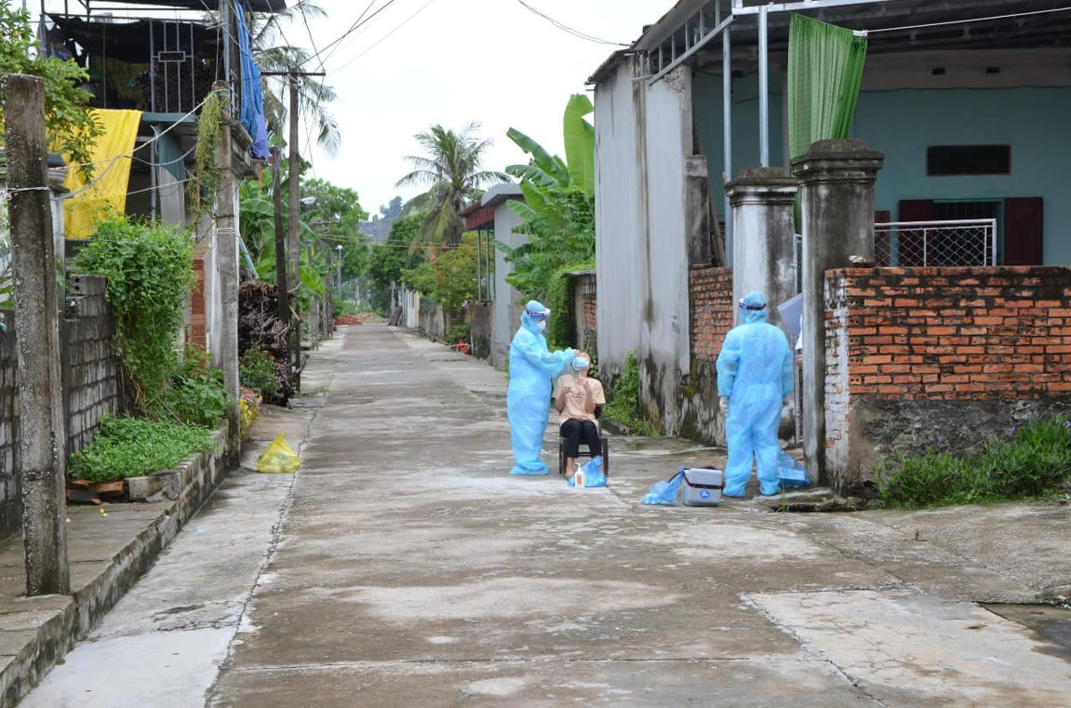 Việc tập trung truy vết, khoanh vùng các điểm dịch đang được tiến hành khẩn trương.