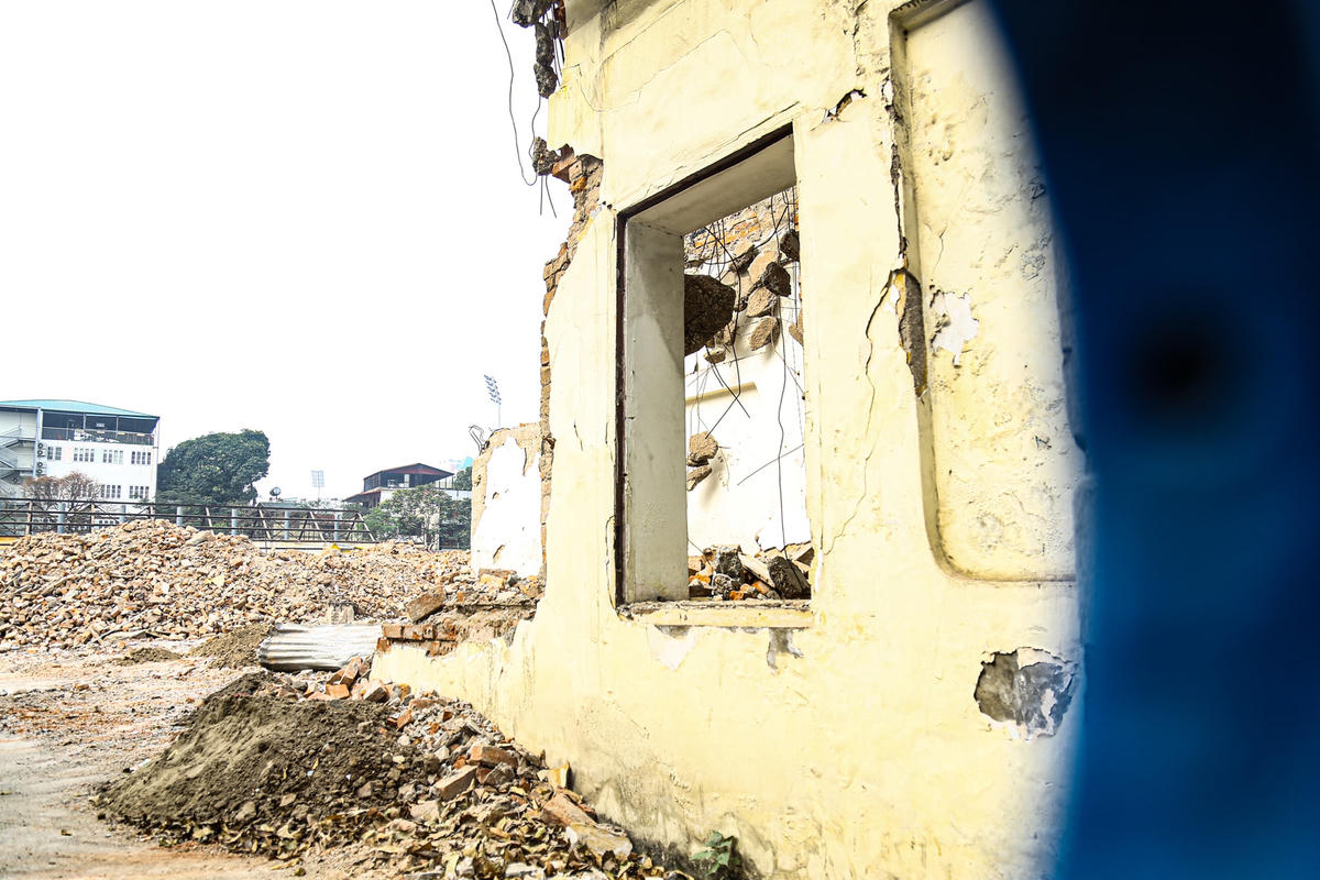 Trước sự việc trên, ông Dũng yêu cầu Ban cán sự đảng UBND TP Hà Nội chỉ đạo UBND TP, các sở, ngành của TP theo chức năng nhiệm vụ được giao khẩn trương có văn bản yêu cầu chủ đầu tư tạm dừng thi công công trình tại số 61 Trần Phú (quận Ba Đình). Đồng thời, tổ chức kiểm tra quy trình, thủ tục triển khai dự án nêu trên. Kết quả thực hiện yêu cầu này phải được báo cáo về Thường trực Thành ủy trước ngày 8/4/2022.