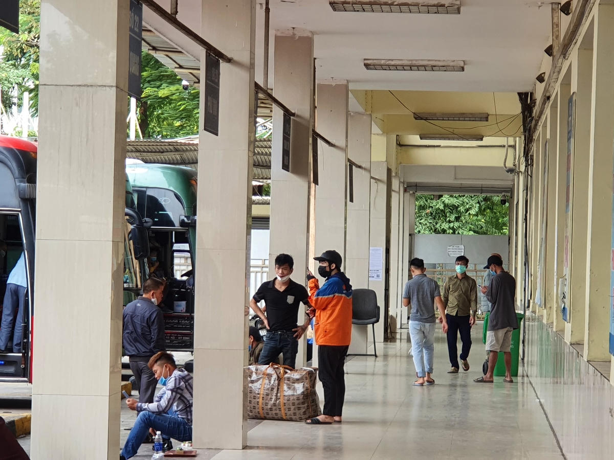 Xe khách liên tỉnh hoạt động trở lại: Đến giờ chạy, trên xe chỉ có 1 hành khách