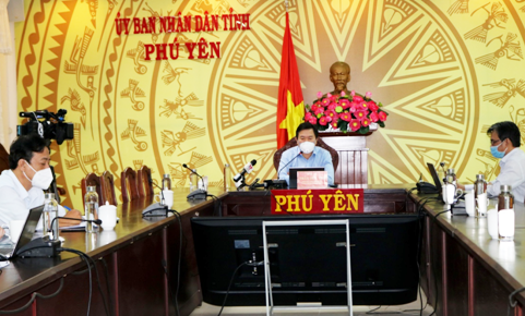 Chủ tịch UBND tỉnh Phú Yên Trần Hữu Thế chủ trì buổi giao ban trực tuyến.