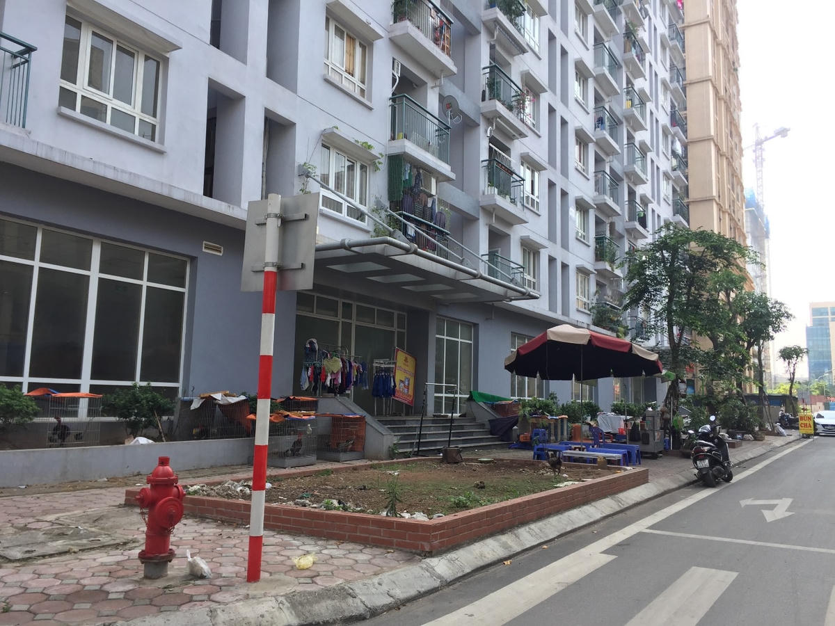 Khu tái đinh cư Hoàng Cầu, quận Đống Đa, Hà Nội vắng bóng người dân.