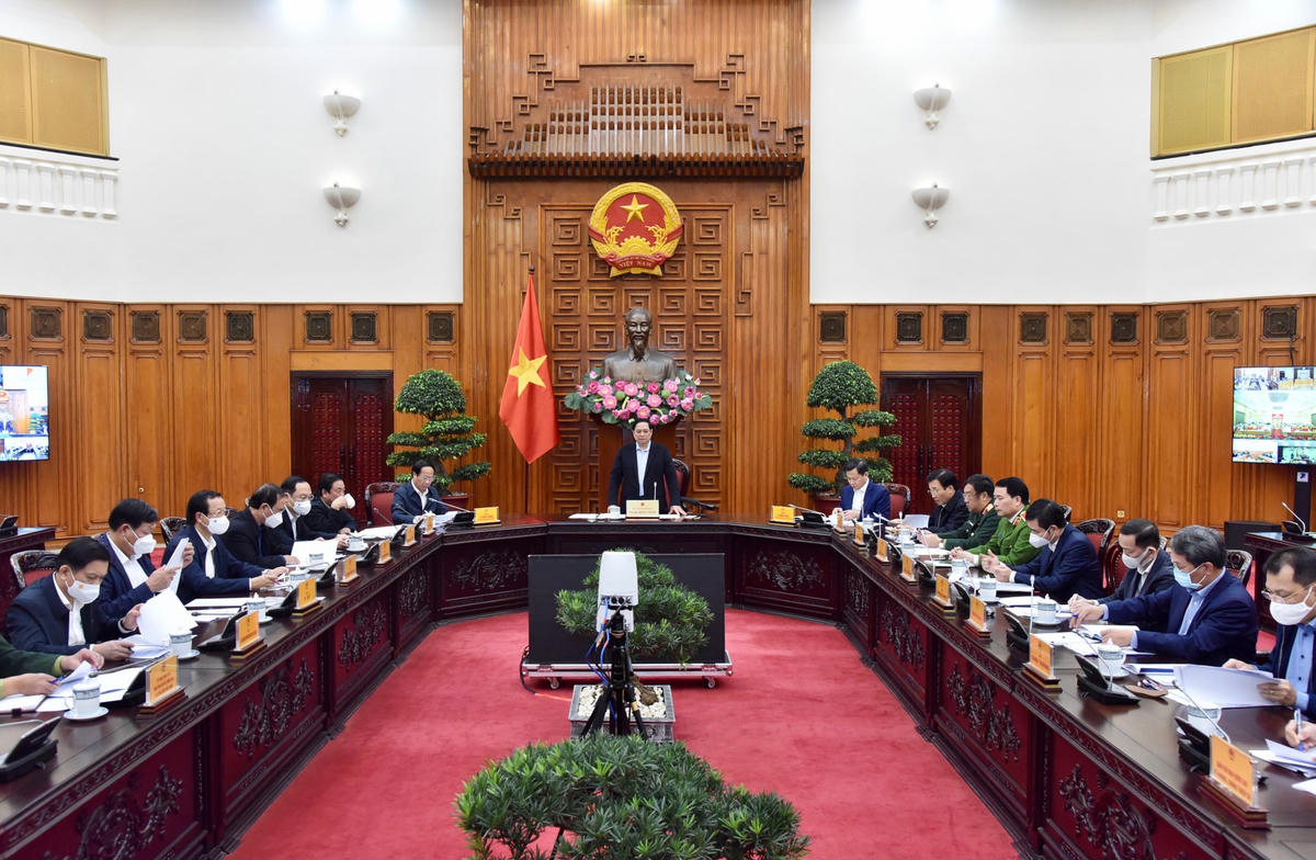 Về nhiệm vụ sắp tới, Thủ tướng nêu rõ, cần tiếp tục bám sát, dự báo tình hình, diễn biến mưa lũ chính xác, kịp thời để người dân và các địa phương chuẩn bị phòng chống, ứng phó. Ảnh: VGP/Nhật Bắc.