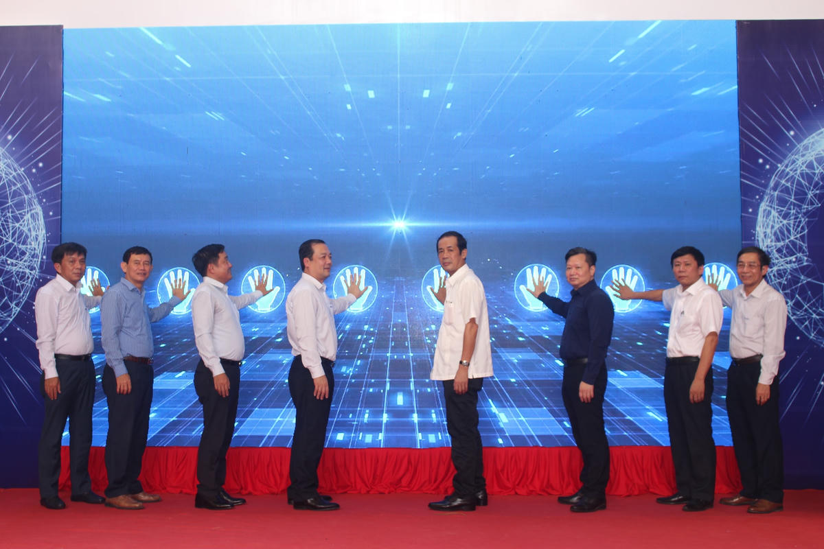 Khai trương Hệ thống thông tin một cửa điện tử/ Cổng dịch vụ công tỉnh Quảng Bình.