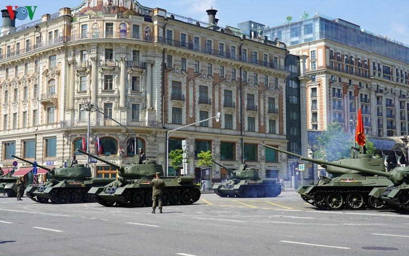 Xe tăng T-34 huyền thoại tham gia tổng duyệt.