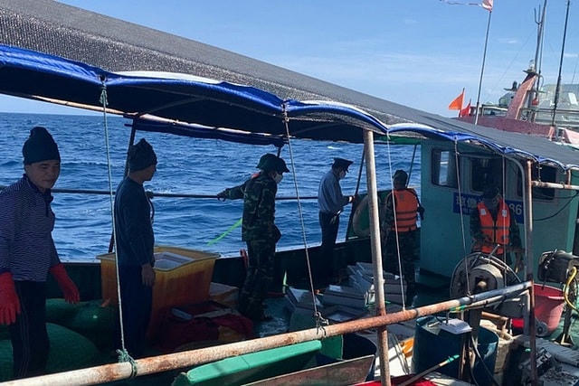 Tàu này hoạt động ở vị trí cách đảo Cồn Cỏ khoảng 7 hải lý về hướng Đông Nam.