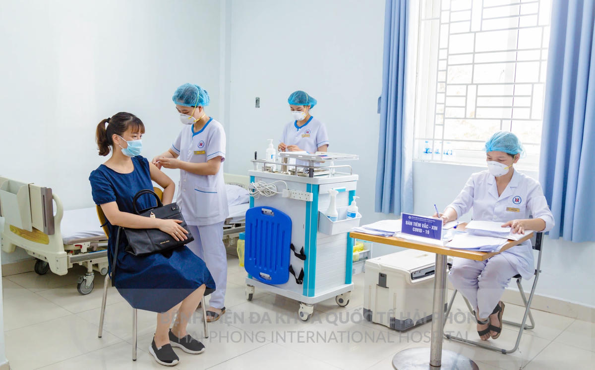 Người dân TP Hải Phòng tiêm vaccine phòng Covid-19.