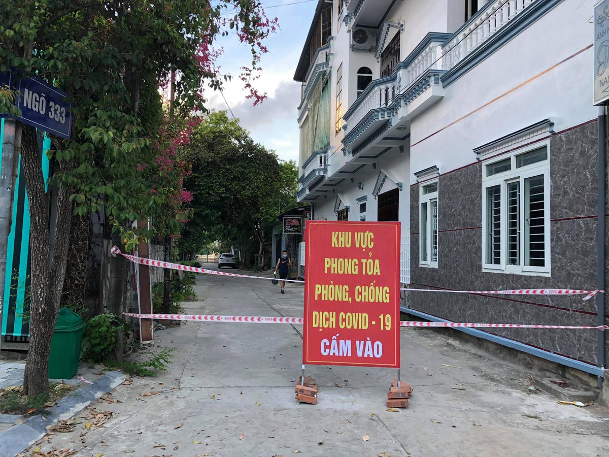 người dân và các phương tiện di chuyển ra khỏi địa bàn huyện Nông Cống
