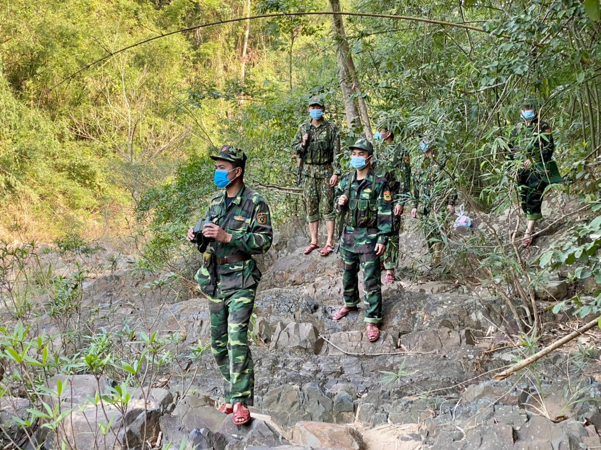 Lực lượng BĐBP tỉnh Quảng Trị tuần tra, kiểm soát tại các đường mòn, lối mở dọc tuyến biên giới. 