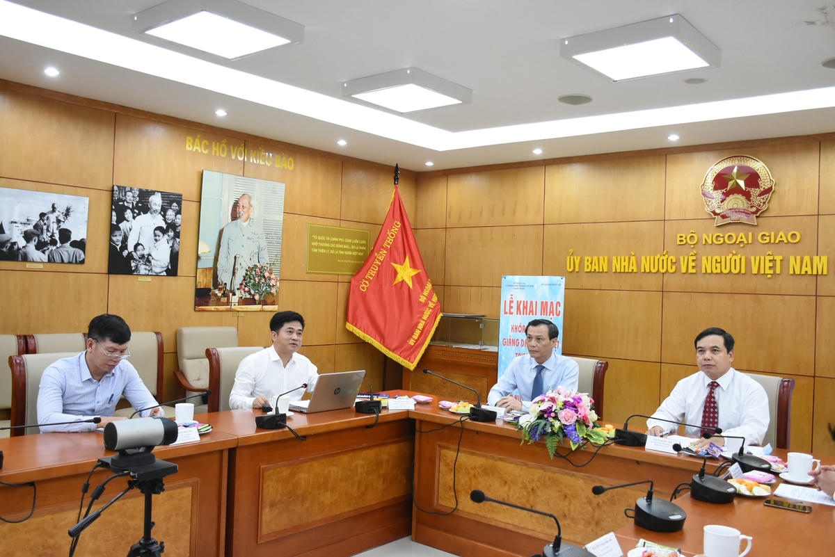Quang cảnh tọa đàm trực tuyến