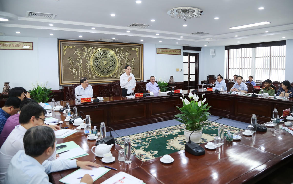 Quang cảnh buổi làm việc.