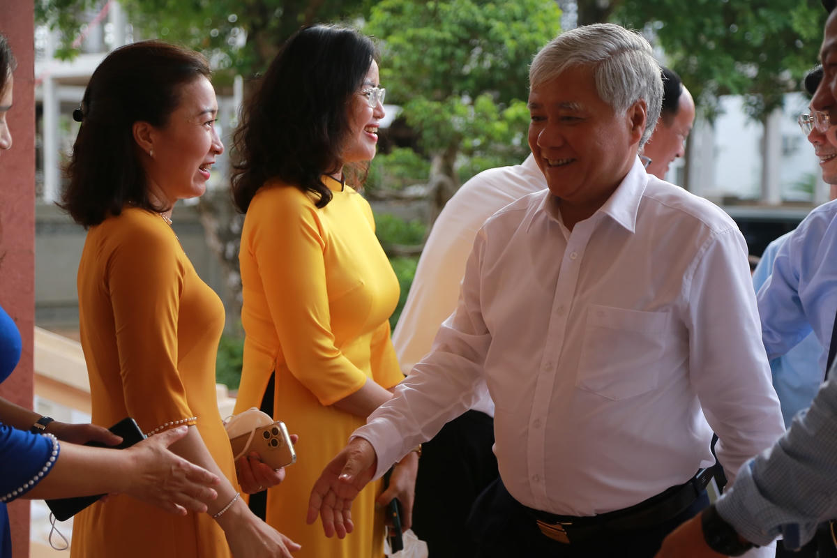 Chủ tịch Đỗ Văn Chiến thăm và làm việc với Mặt trận tỉnh Quảng Trị