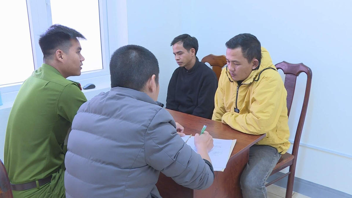 2 đối tượng tại cơ quan công an.