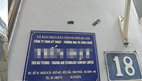 Trước nhà số 18 không hề có một biển hiệu nào liên quan đến hoạt động của sàn BĐS.