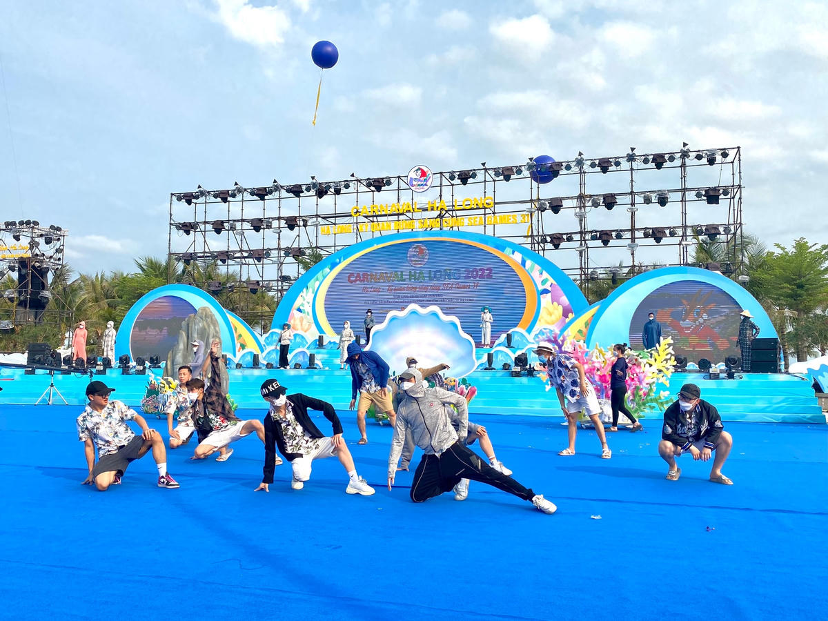Carnaval Hạ Long 2022 hứa hẹn mở ra một không gian bùng nổ, sôi động, đa sắc màu về một mùa du lịch hè ấn tượng, thân thiện, mến khách, hấp dẫn.