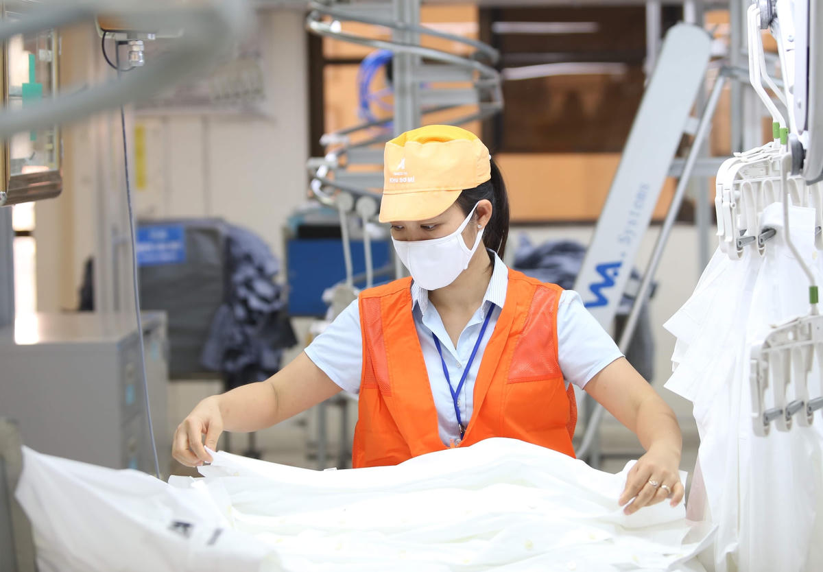 Ngành may hướng đến mục tiêu xuất khẩu 39 tỷ USD năm 2021. Ảnh: Quang Vinh.