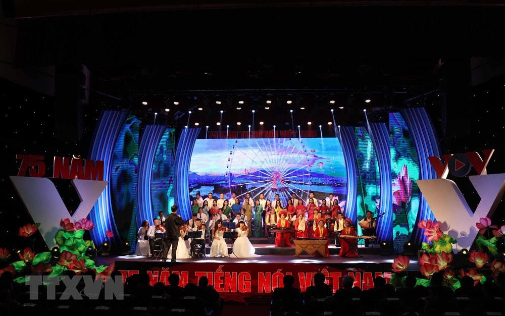 The cultural show celebrates the 75th anniversary of the Establishment of the Voice of Vietnam (September 7, 1945 - September 7, 2020). (Photo: Thong Nhat / VNA).