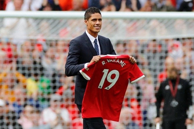 Sự thành công của thương vụ Varane sẽ đóng vai trò không nhỏ trong bản hợp đồng mới của Pogba với MU.