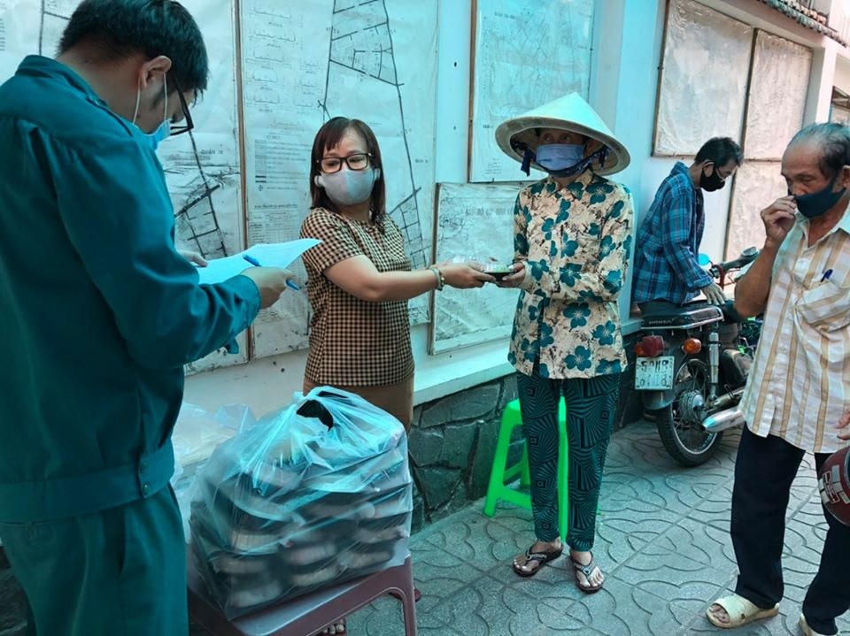 TP HCM yêu cầu các quận - huyện quan tâm đến người già, người neo đơn