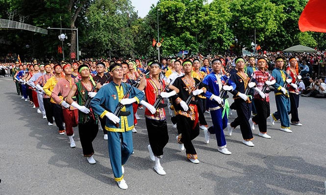 Lực lượng dân quân tự vệ các dân tộc trong ngày Quốc khánh năm 2015. Ảnh: Xuân Tùng.
