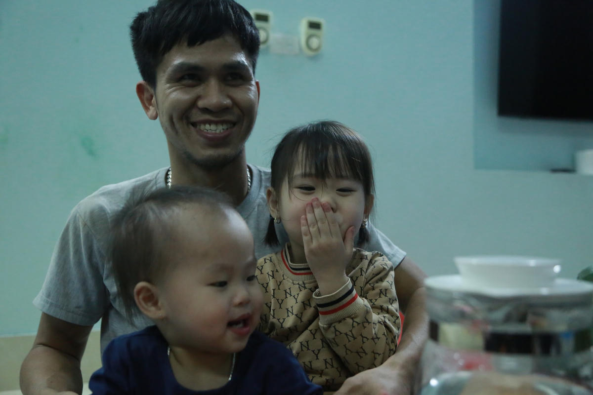 Anh Mạnh luôn cố gắng vì gia đình. 