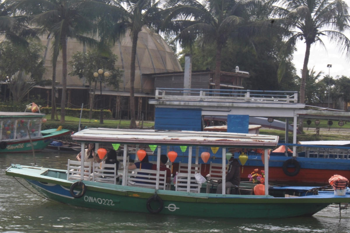 Du thuyền trên sông hoài