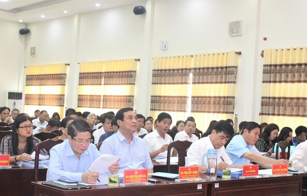 Các đại biểu tham dự hội nghị triển khai kế hoạch tiếp xúc cử tri.