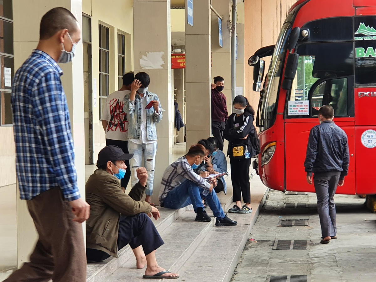 Tuy nhiên, lượng hành khách có nhu cầu di chuyển về quê ít khiến nhiều nhà xe ngán ngẩm.