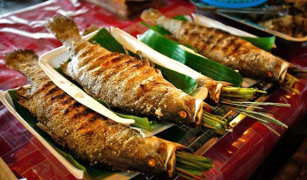 Bánh chưng cẩm thơm ngon, hấp dẫn.