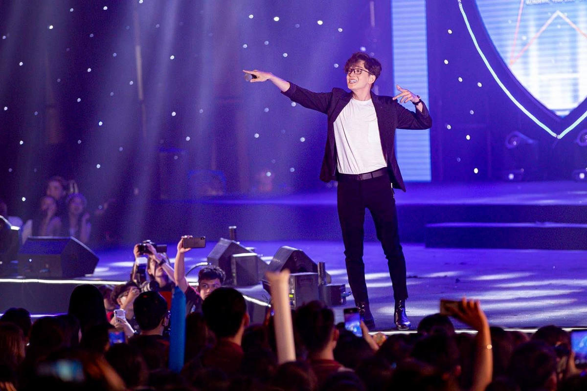 Ngô Kiến Huy hạnh phúc khi được fan hết mình cổ vũ. Dự định "1 tháng ra 1 Album mới" :).