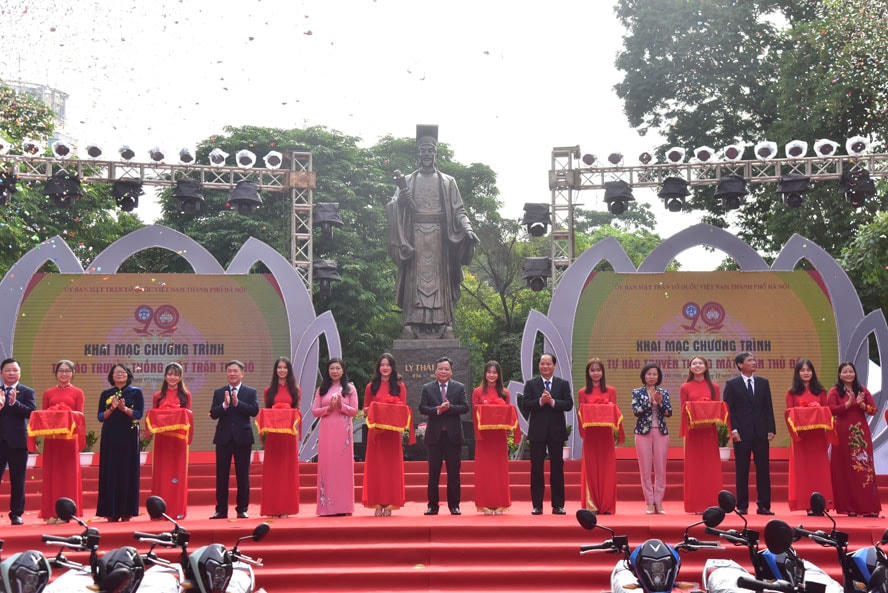 Khai mạc chương trình 